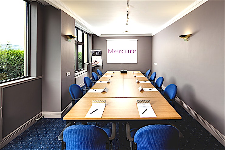 Park Avenue and Park Mews Each room holds up to 20 guests in Theatre layout
2 modern rooms
Plenty of natural daylight
Free parking for 300 cars
7.01m x 3.05m (both)